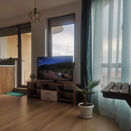 Queen's View App-9 Free Pool,parking, Fitness & Sea View * Balchik