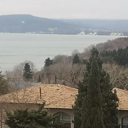 Queen's View App-9 Free Pool,parking, Fitness & Sea View アパート