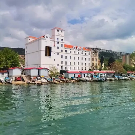 Queen's View App-9 Free Pool,parking, Fitness & Sea View Appartement